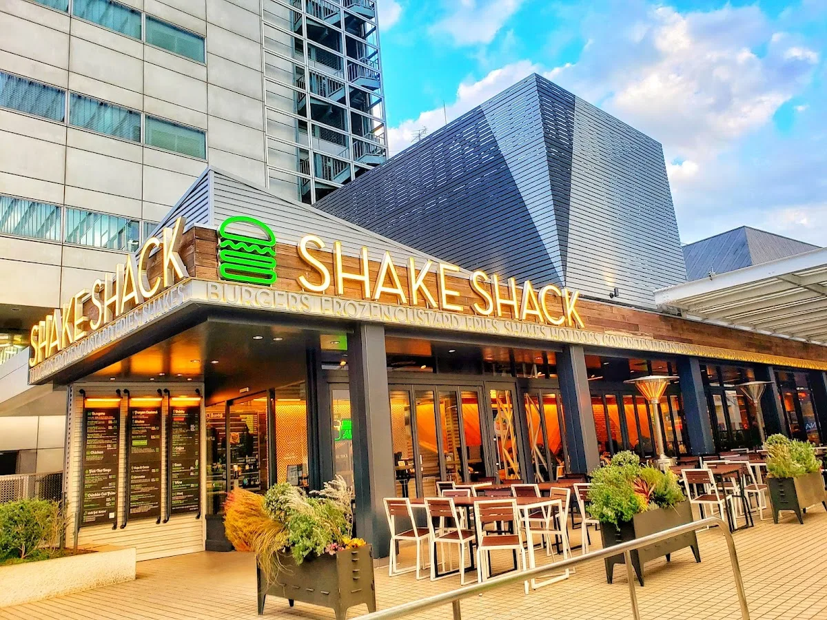 SHAKE SHACK Roppongi 1