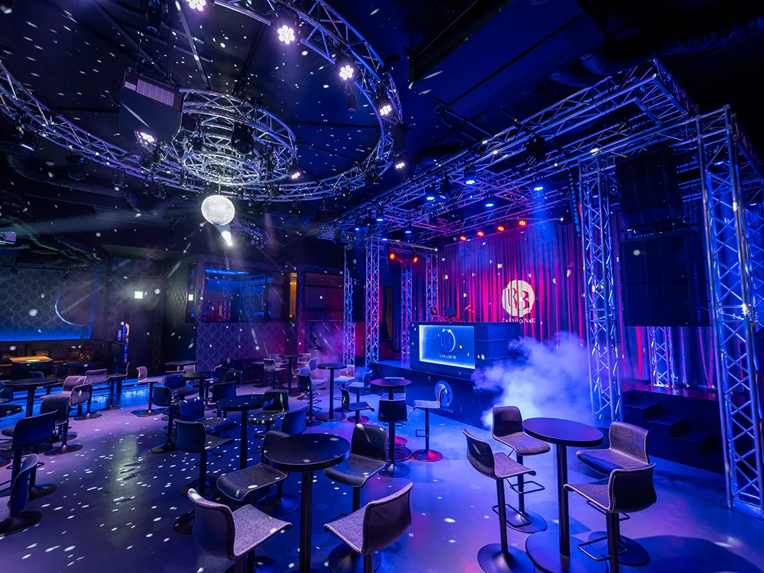 R3 Club Lounge 1