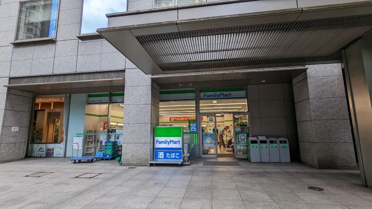 FamilyMart 1